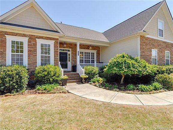 3rd image of 9901 Blackbird Hill Ln