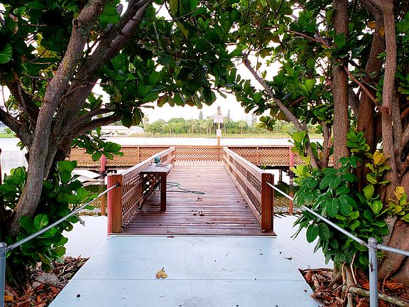 Fishing Pier w/sink