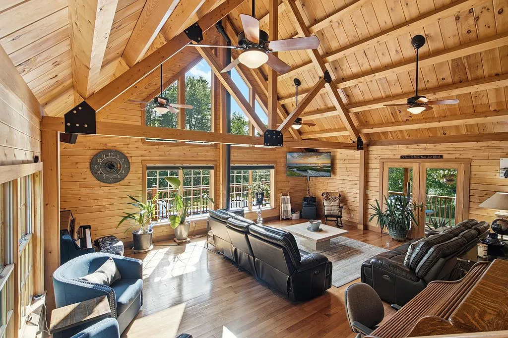 4 bed, 2.5 bath, $4,300 — Photo 3