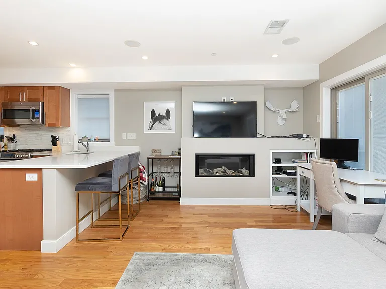 102 D St #3 — Photo 1
