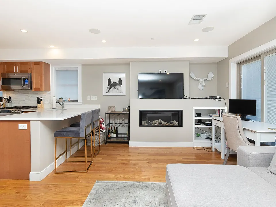 102 D St #3