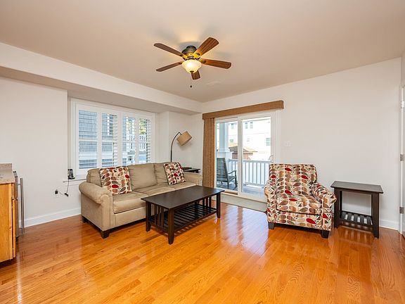 5th image of 225 57th St #Sea