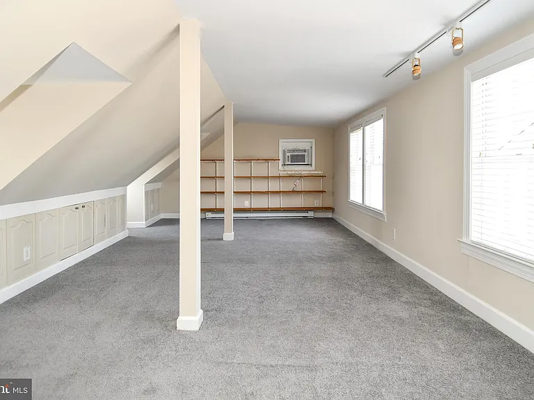 17 Apt #1 — Photo 20