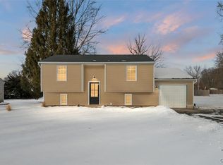6208 Palisades Dr, Cicero, NY 13039