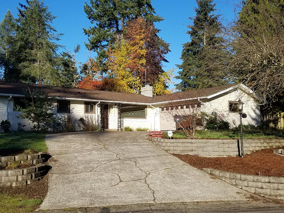 Welcome to this incredibly charming and inviting 3 bedroom r
