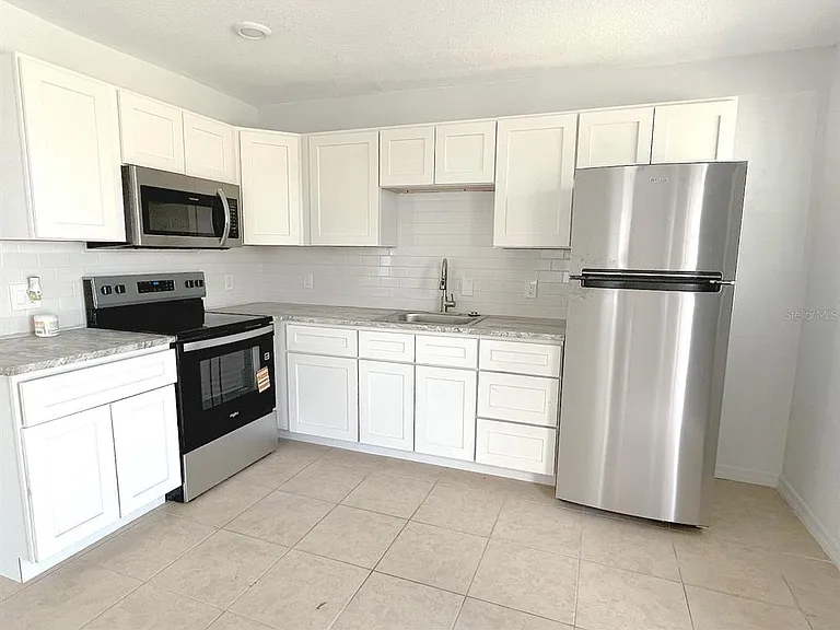 24 Lynn Way #A — Photo 6