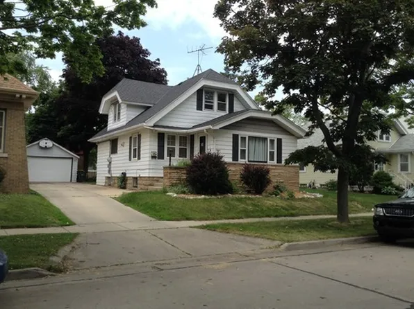 2243 N 72nd St, Wauwatosa, WI 53213