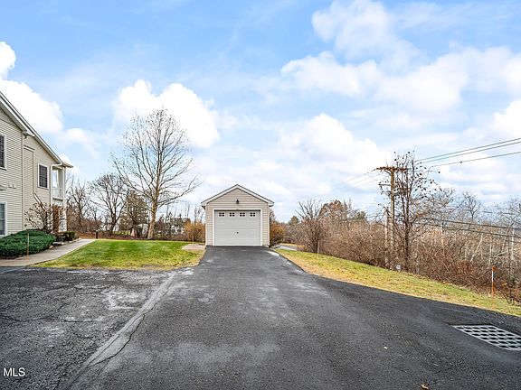 3rd image of 205 N Ridge