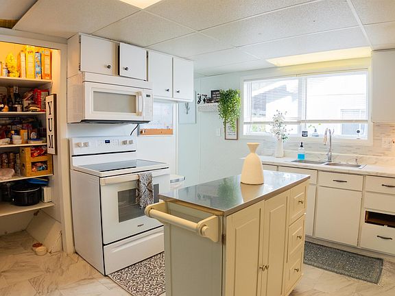 3rd image of 641 N Lake St