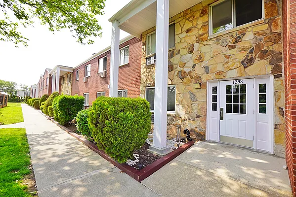 Sold by REMAX Elite | media 20