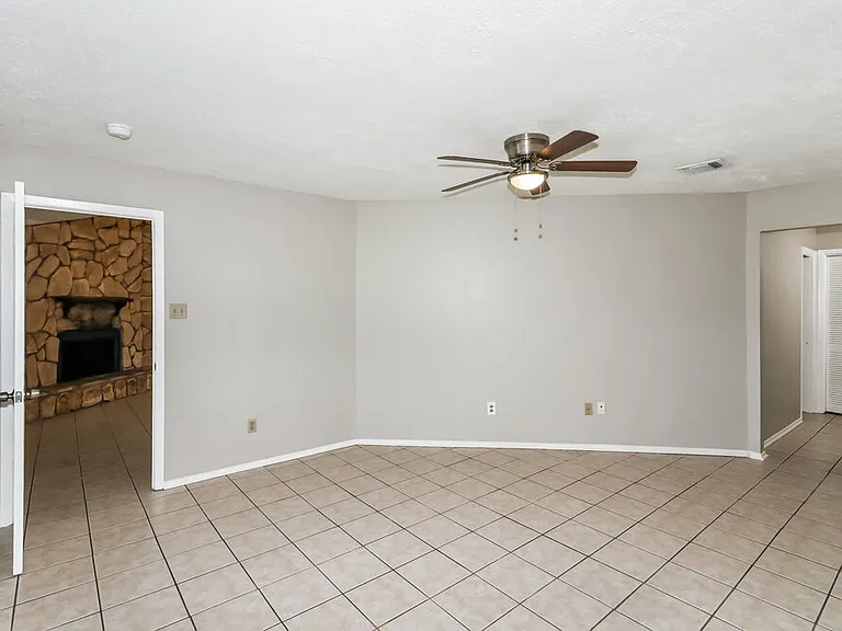 10111 King Ranch Ln — Photo 8