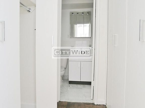 4th image of 165 E 35th St #10K