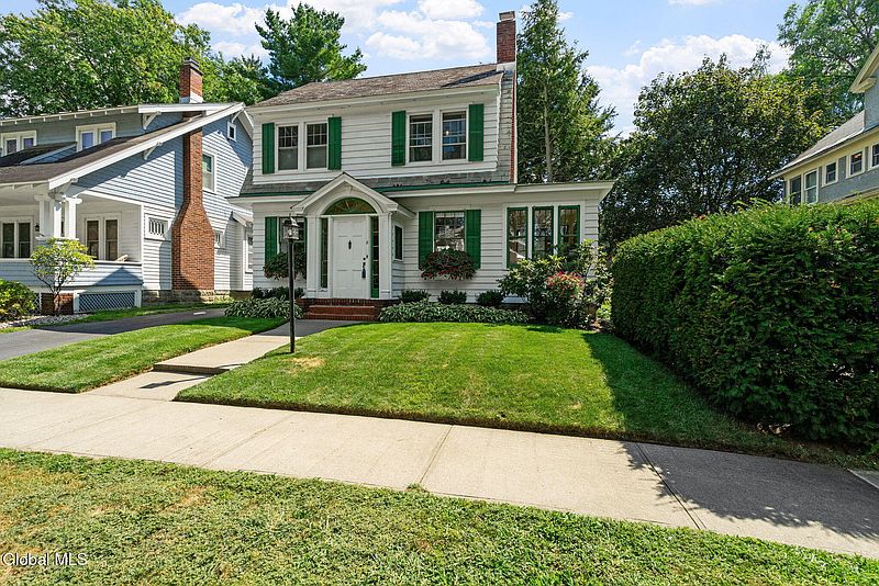 3rd image of 8 Irving Road