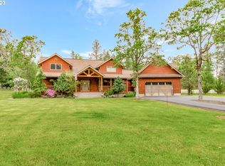 230 Champagne Creek Dr, Roseburg, OR 97471