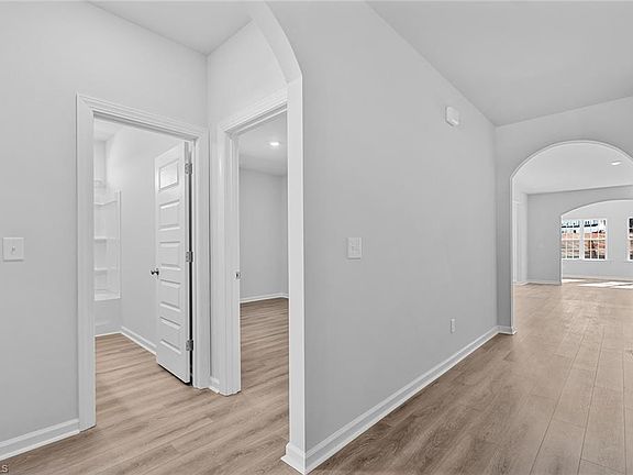 4th image of 265 Yarrow Dr