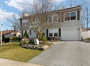 10 Sloop Ct, Barnegat, NJ 08005