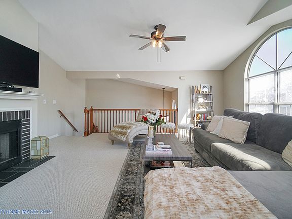 4th image of 869 Lansing Ct