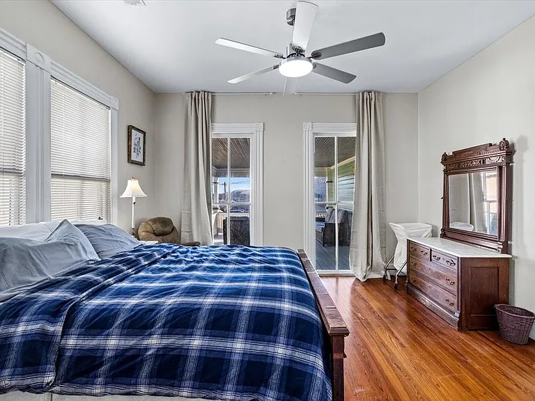 2207 Avenue P — Photo 29