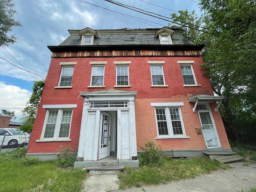 1st image of 290 2nd Ave