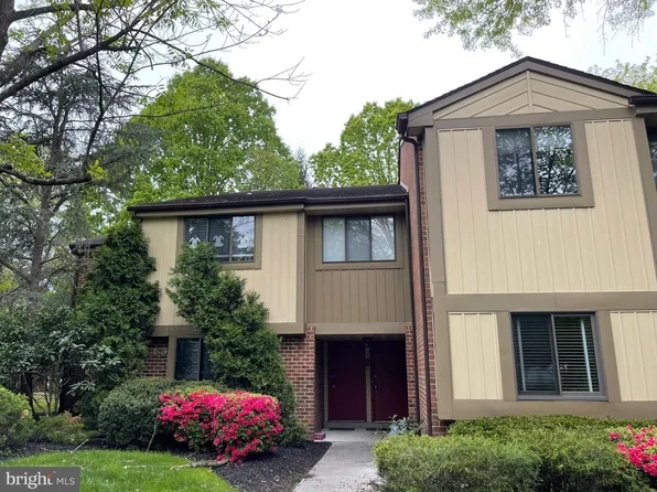 201 Cypress Point Cir, Mount Laurel, NJ 08054