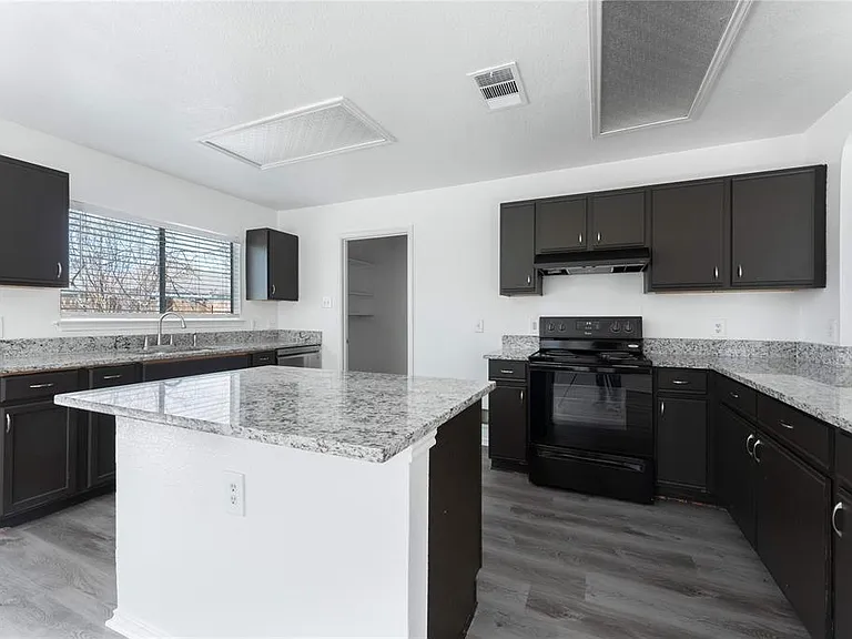 315 E Bello Dr — Photo 5
