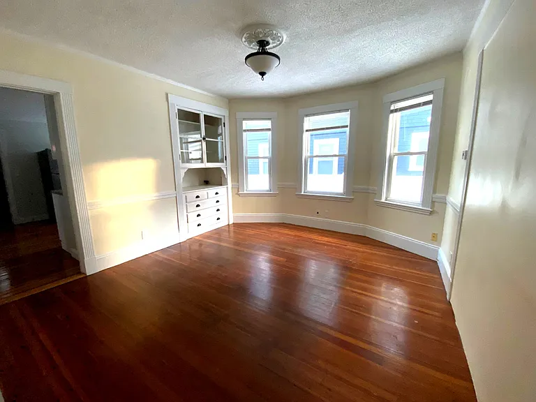 49 Montfern Ave #1 — Photo 3