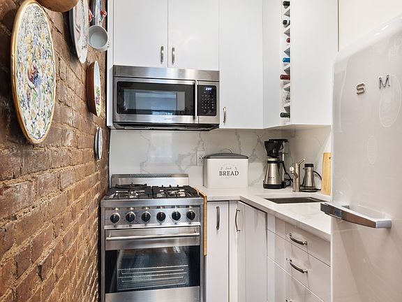5th image of 128 W 70th St APT 6