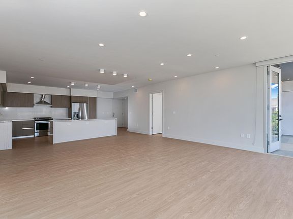 5th image of 11837 Mayfield Ave #306