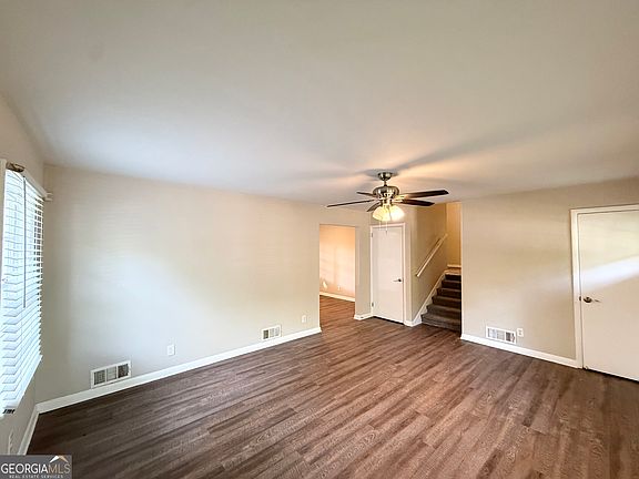 5th image of 3040 Barksdale Cir