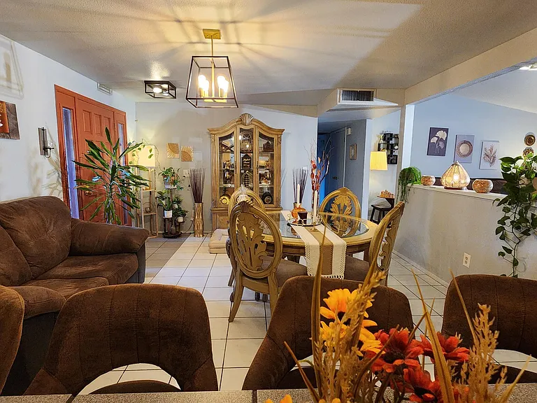 5515 W Hatcher Rd — Photo 12
