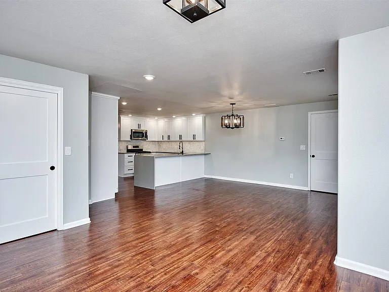 2610 N Cook St — Photo 11