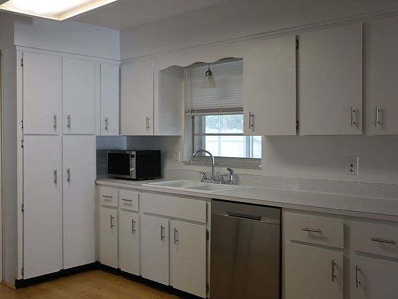 3rd image of 971 E Normandy Blvd #100