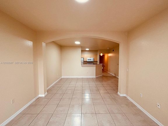 3rd image of 2403 Belmont Ln #2403