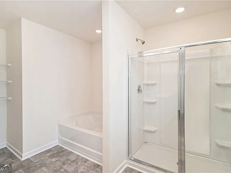 568 Whitman Ln — Photo 19