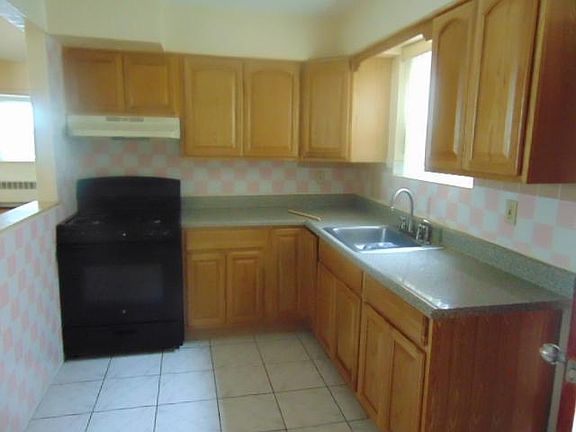 4th image of 29 Duryea Ave #1