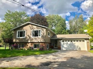 20630 Walnut Dr, Reed City, MI 49677