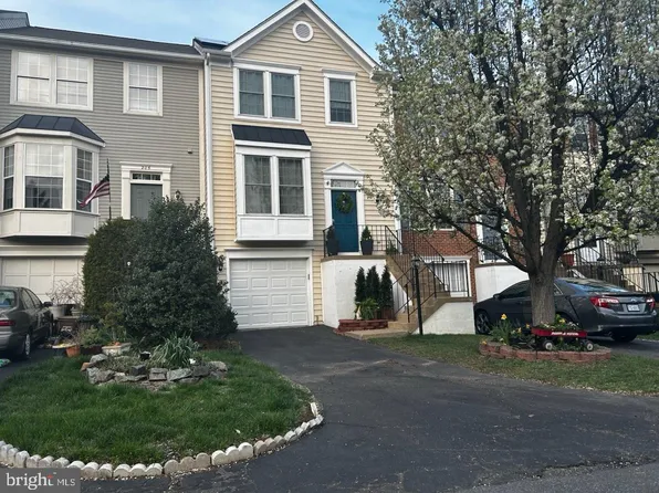 207 Knollwood Ct, Stafford, VA 22554