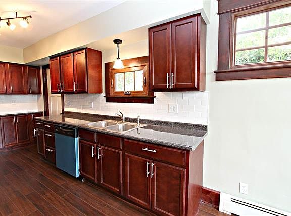 4th image of 44 Underwood Ave