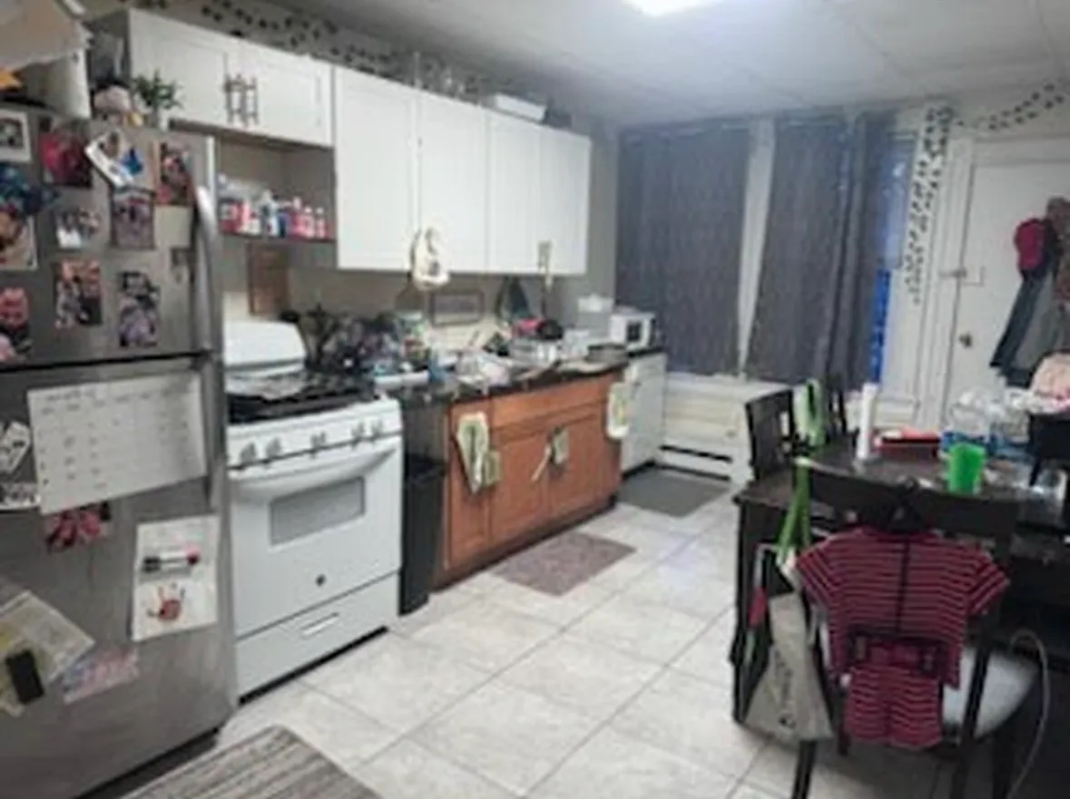 3 bed, 1100 sqft, $2,000 — Photo 2