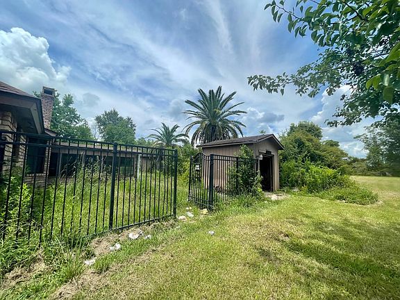 4th image of 2377 E Norman Cir