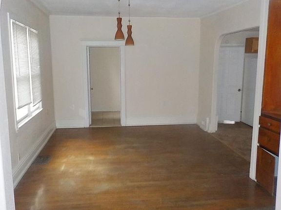 5th image of 418 S Adams St