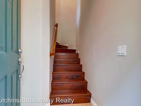4th image of 1345 Burgundy Dr