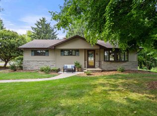 W6453 Lakeview Ct, MENASHA, WI 54952