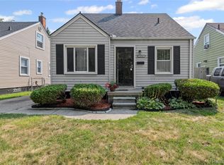 19944 Kenosha St, Harper Woods, MI 48225