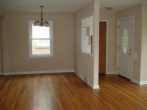 3rd image of 7920 N Kedvale Ave