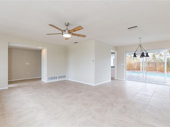 5th image of 1139 40th Ave NE