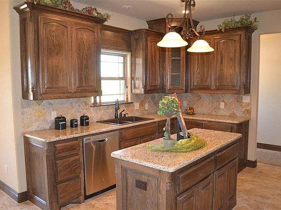3rd image of 192 NE Creekside Dr