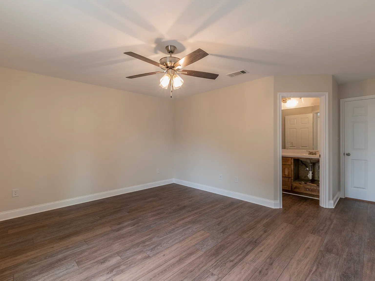 3 bed, 1471 sqft, $1,745 — Photo 3