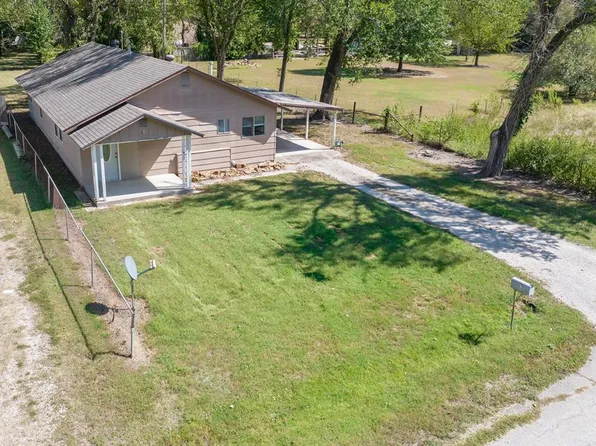 607 S Fawn St, Caney, KS 67333