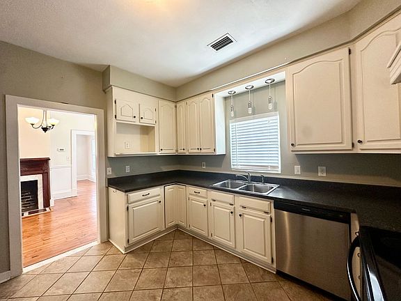 4th image of 3867 Herschel St